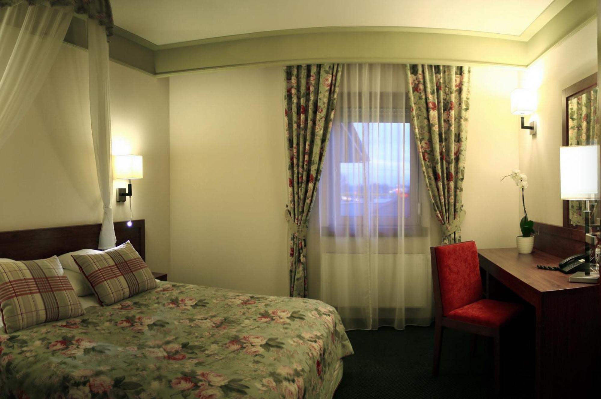 Ahotel Czechowice-Dziedzice Luaran gambar